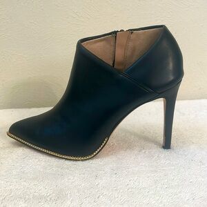 BCBGENERATION
BEAUTIFUL SEXY COOL Pointed-Toe Stiletto Bootie SZ6.5